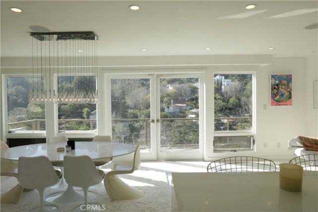 2115 Groveland, Los Angeles, CA 90046