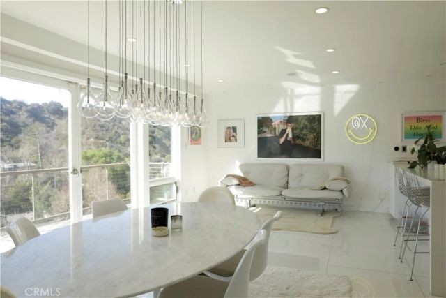 2115 Groveland, Los Angeles, CA 90046