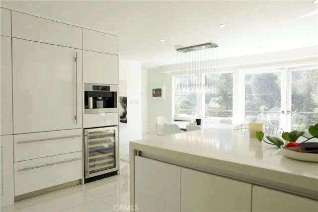 2115 Groveland, Los Angeles, CA 90046