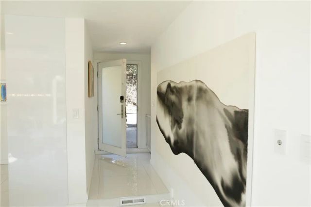 2115 Groveland, Los Angeles, CA 90046