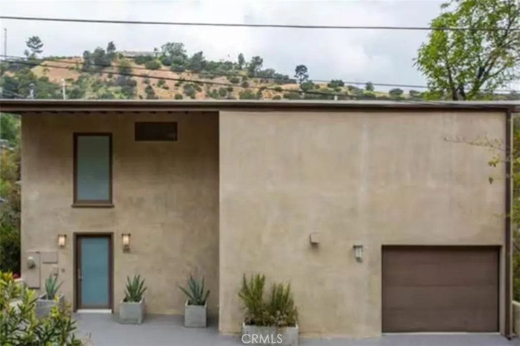 2115 Groveland, Los Angeles, CA 90046