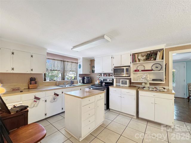 25 Stowe Street, Lowell, NC 28098
