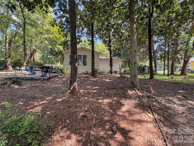 25 Stowe Street, Lowell, NC 28098