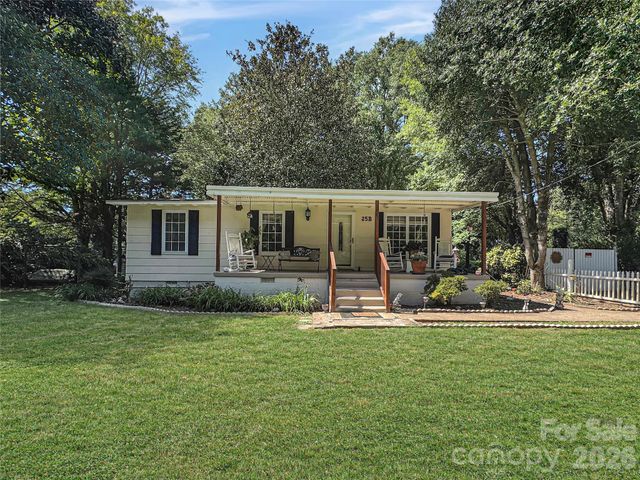 25 Stowe Street, Lowell, NC 28098