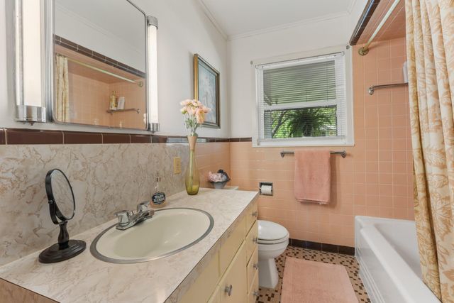 2107 Elmwood Drive, Bryan, TX 77802