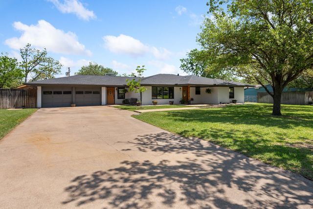 2107 Elmwood Drive, Bryan, TX 77802
