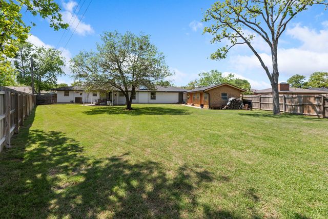 2107 Elmwood Drive, Bryan, TX 77802