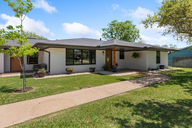 2107 Elmwood Drive, Bryan, TX 77802