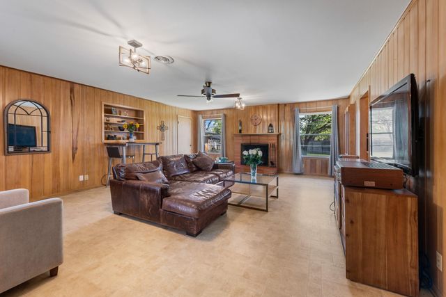 2107 Elmwood Drive, Bryan, TX 77802