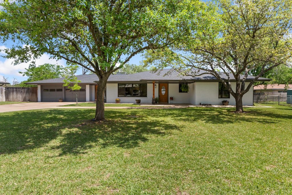 2107 Elmwood Drive, Bryan, TX 77802