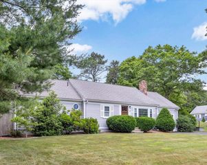 16 Pine View Drive, Cotuit, MA 02635