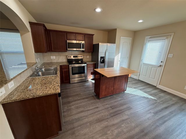 1052 Decker Drive, Fate, TX 75189