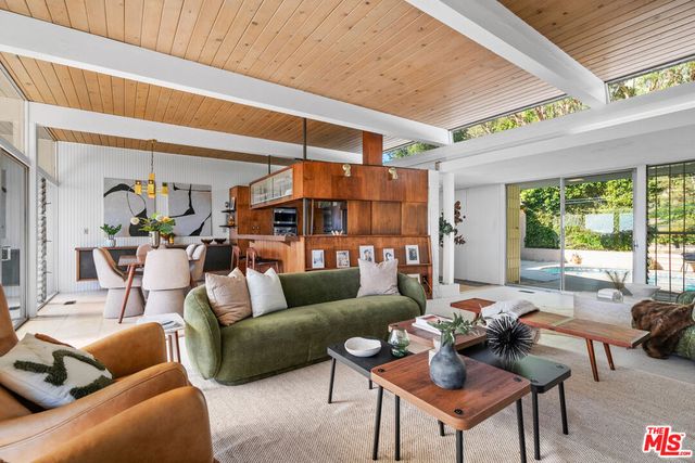 971 Stonehill Lane, Los Angeles, CA 90049