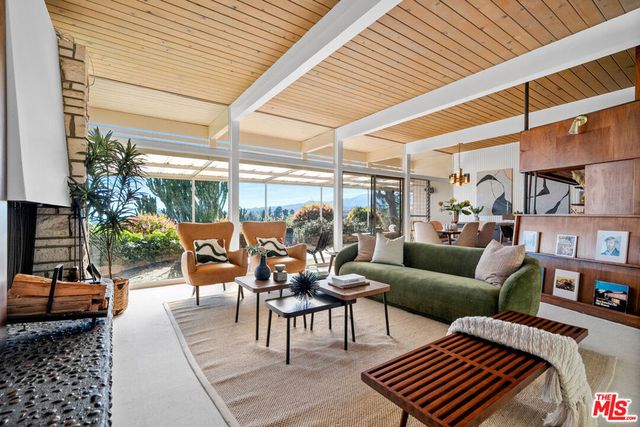 971 Stonehill Lane, Los Angeles, CA 90049