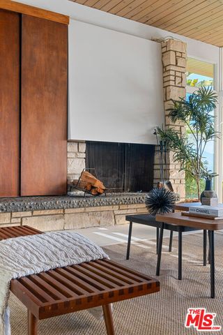 971 Stonehill Lane, Los Angeles, CA 90049