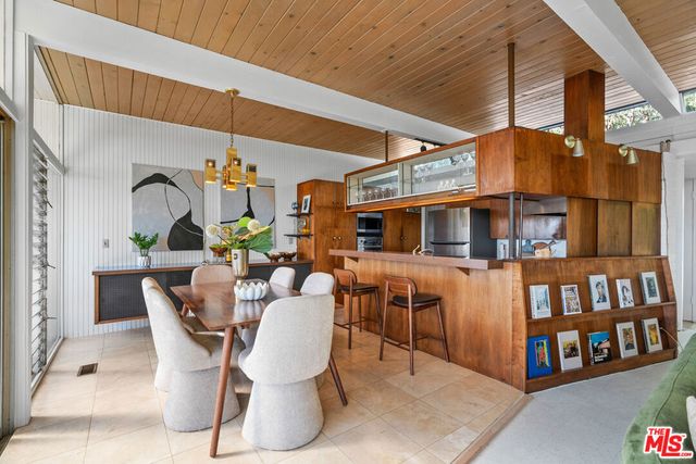 971 Stonehill Lane, Los Angeles, CA 90049