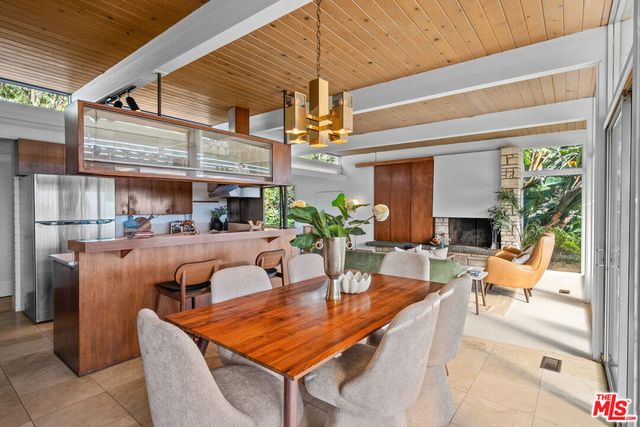 971 Stonehill Lane, Los Angeles, CA 90049