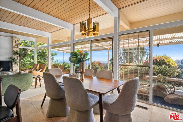 971 Stonehill Lane, Los Angeles, CA 90049