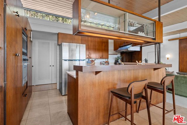 971 Stonehill Lane, Los Angeles, CA 90049