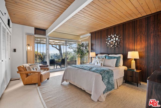 971 Stonehill Lane, Los Angeles, CA 90049