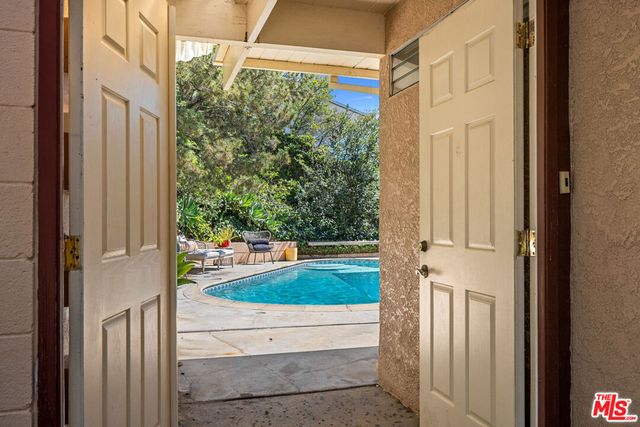 971 Stonehill Lane, Los Angeles, CA 90049