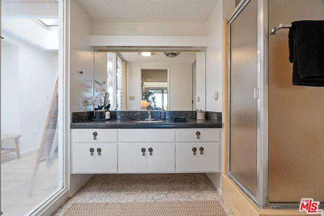 971 Stonehill Lane, Los Angeles, CA 90049