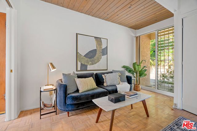 971 Stonehill Lane, Los Angeles, CA 90049