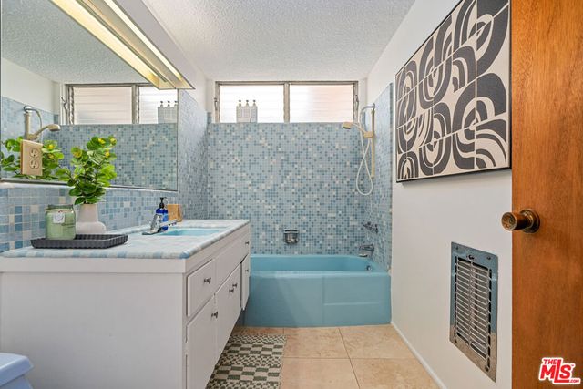 971 Stonehill Lane, Los Angeles, CA 90049