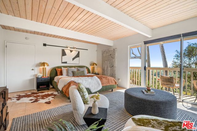 971 Stonehill Lane, Los Angeles, CA 90049