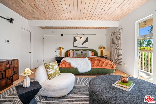 971 Stonehill Lane, Los Angeles, CA 90049