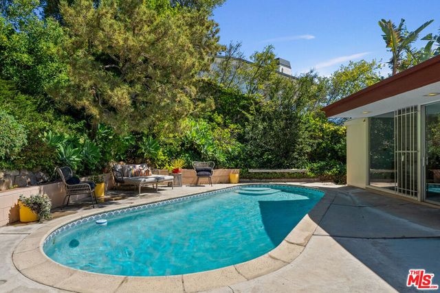 971 Stonehill Lane, Los Angeles, CA 90049