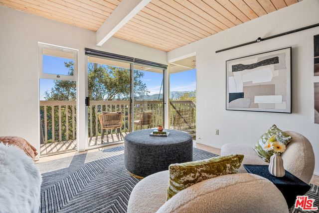 971 Stonehill Lane, Los Angeles, CA 90049