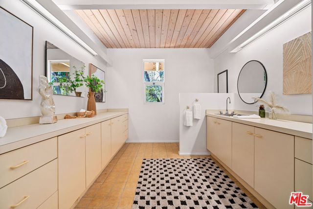 971 Stonehill Lane, Los Angeles, CA 90049