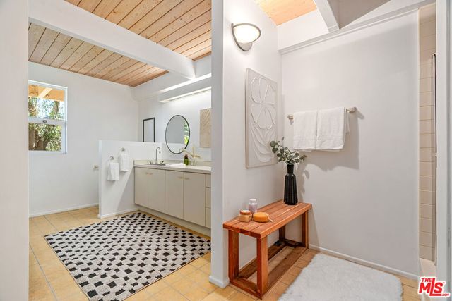 971 Stonehill Lane, Los Angeles, CA 90049