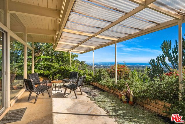 971 Stonehill Lane, Los Angeles, CA 90049