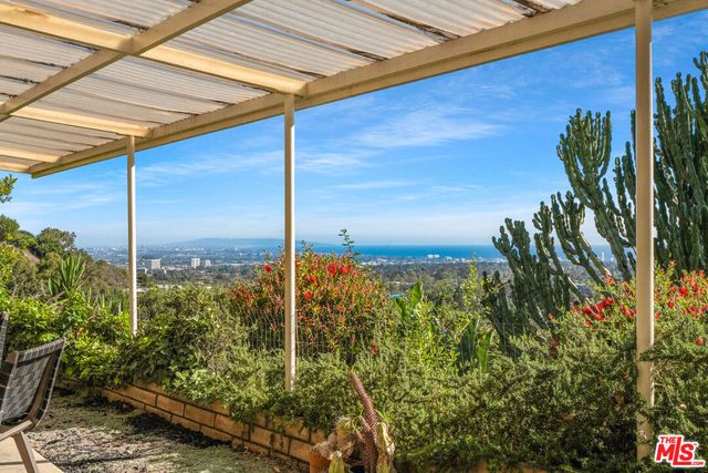 971 Stonehill Lane, Los Angeles, CA 90049