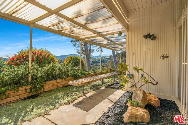 971 Stonehill Lane, Los Angeles, CA 90049