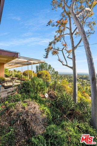 971 Stonehill Lane, Los Angeles, CA 90049