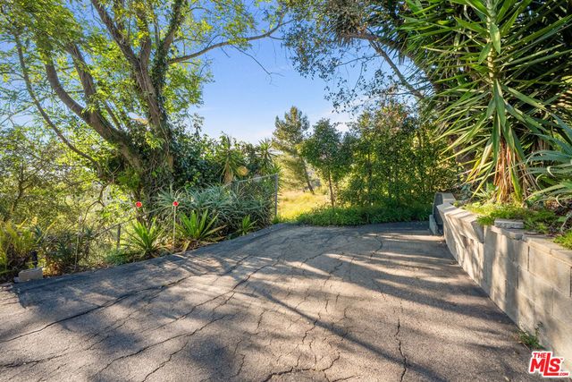 971 Stonehill Lane, Los Angeles, CA 90049