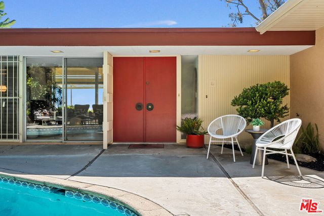 971 Stonehill Lane, Los Angeles, CA 90049