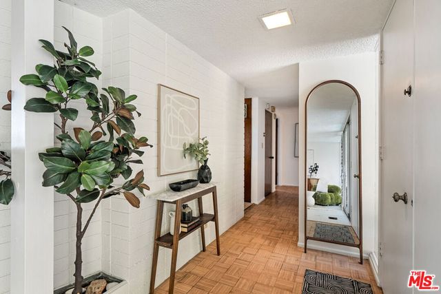 971 Stonehill Lane, Los Angeles, CA 90049