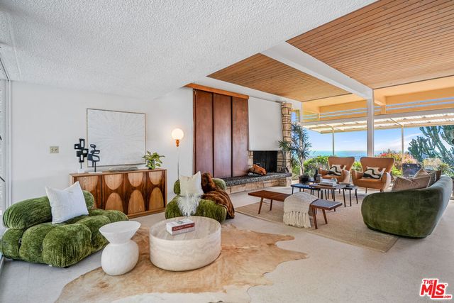 971 Stonehill Lane, Los Angeles, CA 90049