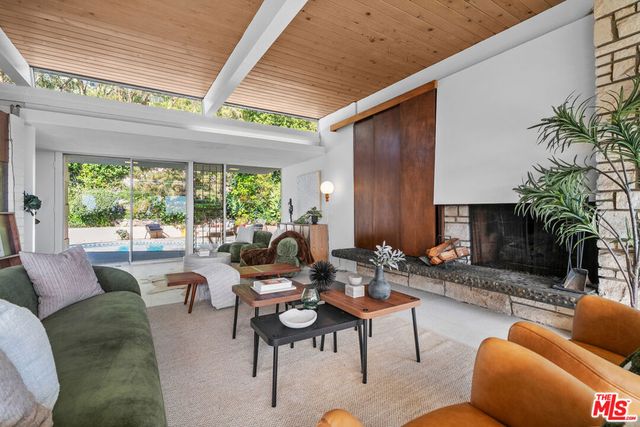 971 Stonehill Lane, Los Angeles, CA 90049