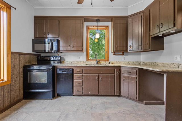 355 NYE STREET, Hortonville, WI 54944