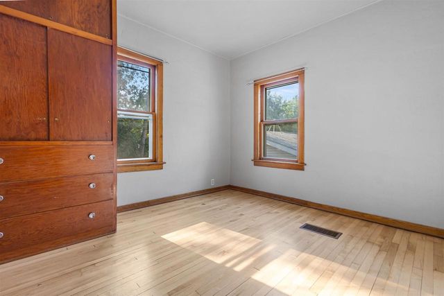 355 NYE STREET, Hortonville, WI 54944