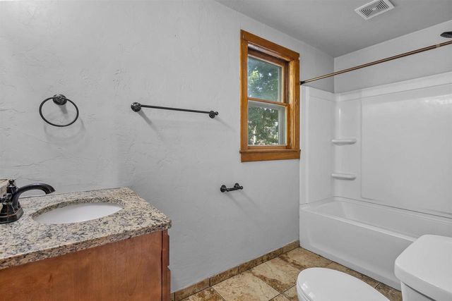 355 NYE STREET, Hortonville, WI 54944