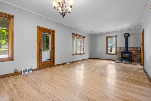 355 NYE STREET, Hortonville, WI 54944