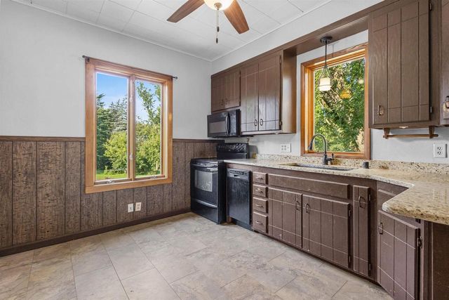 355 NYE STREET, Hortonville, WI 54944