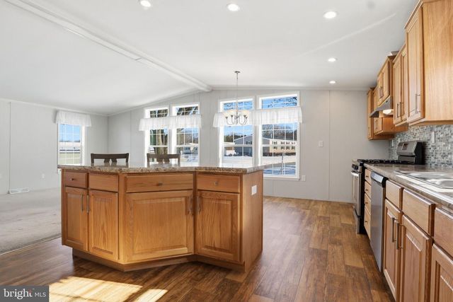 301 ROBIN DR, Red Lion, PA 17356