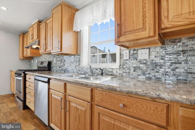 301 ROBIN DR, Red Lion, PA 17356